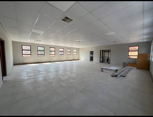 145M² OFFICE TO LET IN RANDPARK RIDGE